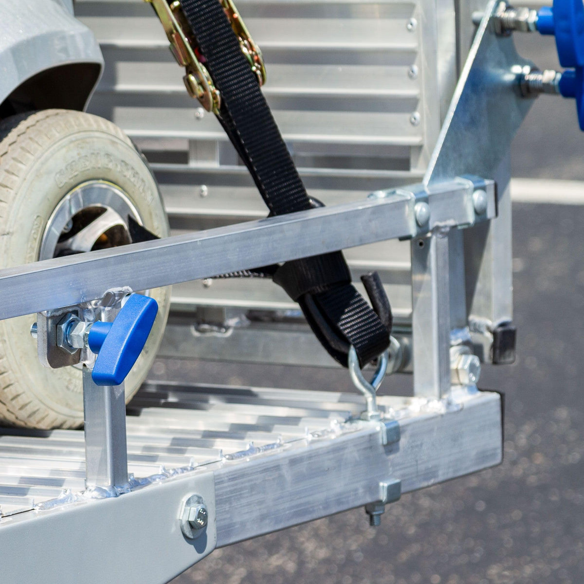 Scooter Wheelchair Hitch Carrier with Ramp, 500 lb Capacity Z7491