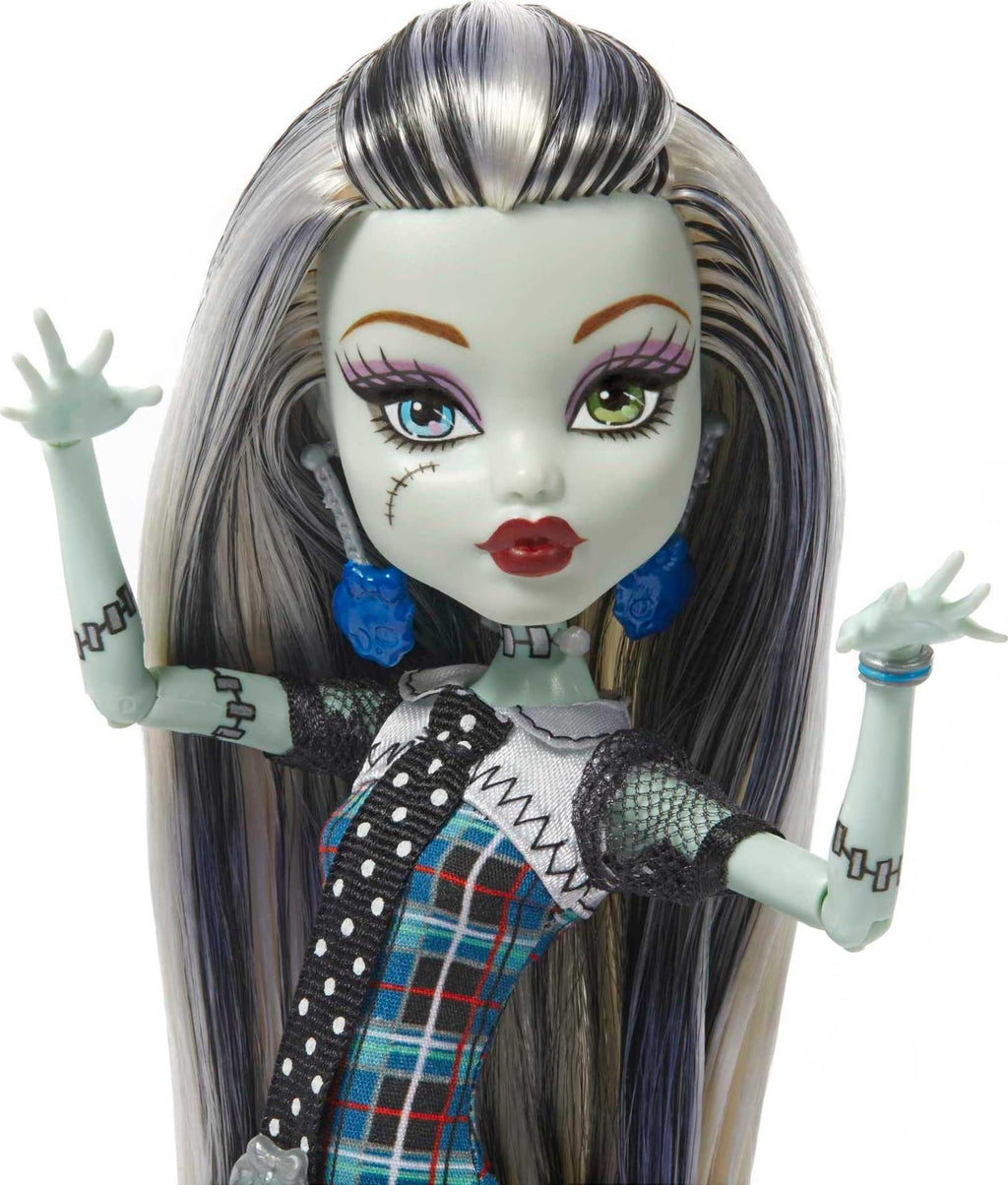Reproduction Doll with Pet, Display Stand & Accessories R592